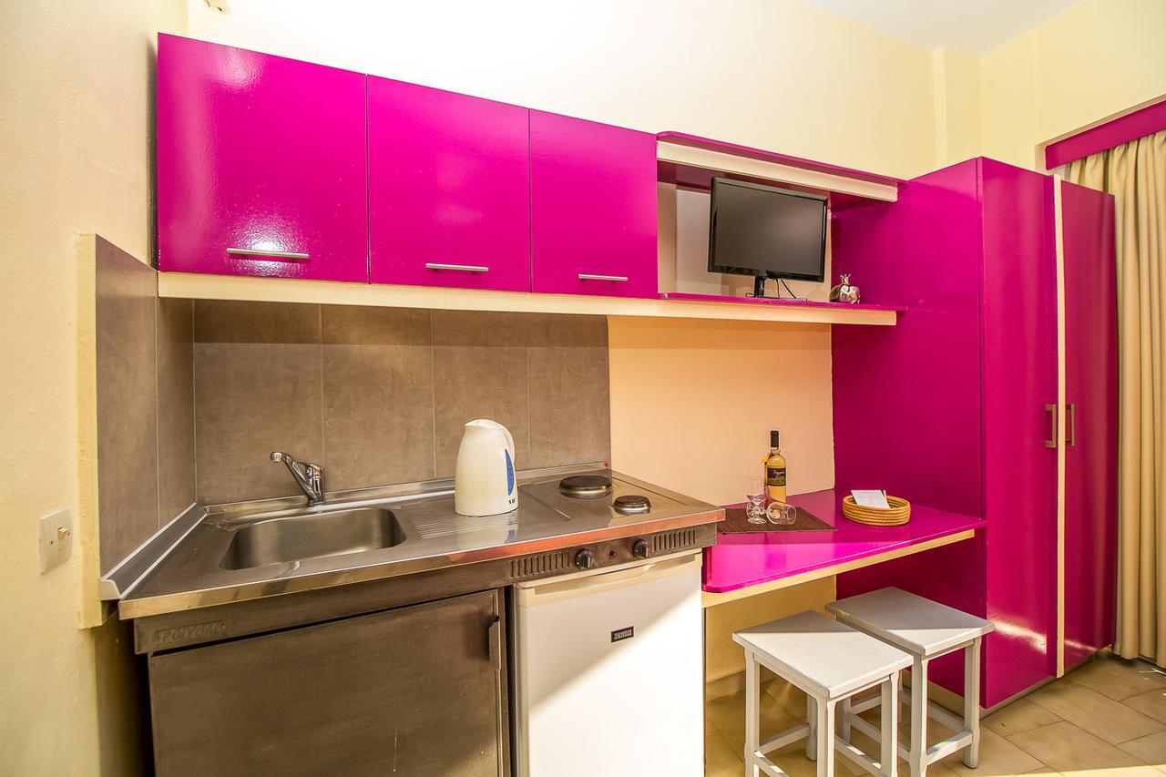 Takis Hotel Apartments イアリソス エクステリア 写真