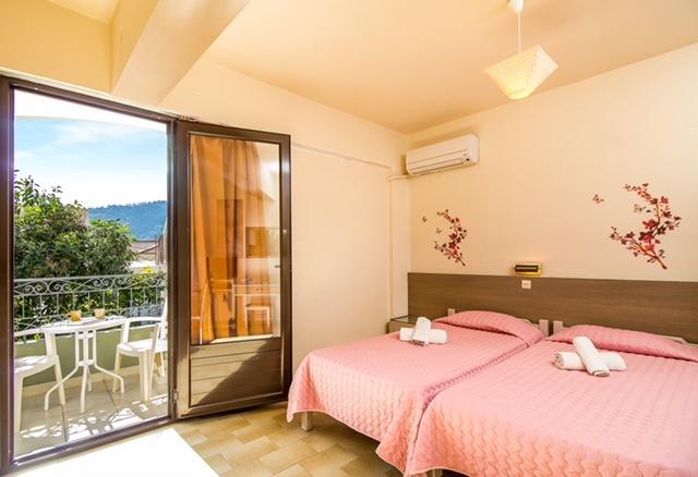 Takis Hotel Apartments イアリソス エクステリア 写真
