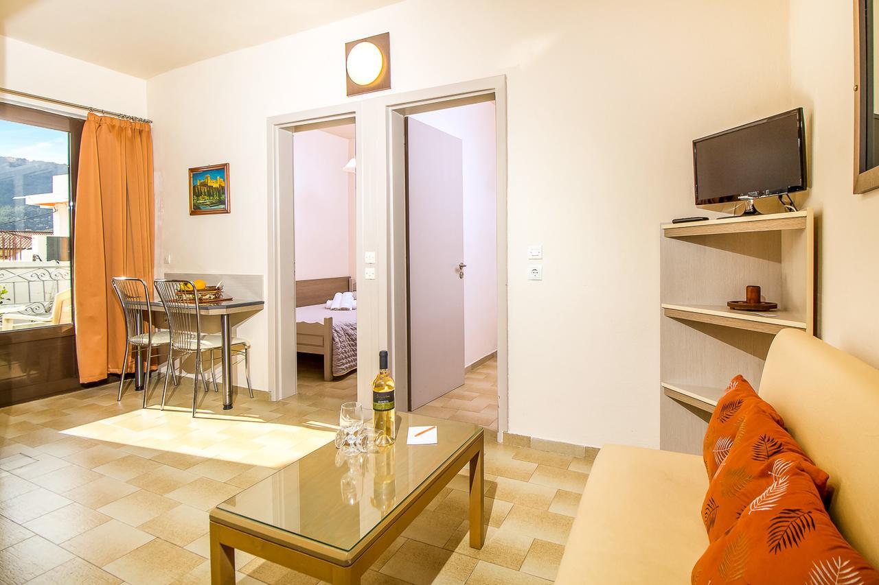 Takis Hotel Apartments イアリソス エクステリア 写真