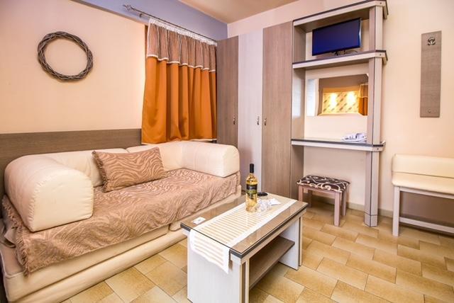 Takis Hotel Apartments イアリソス エクステリア 写真