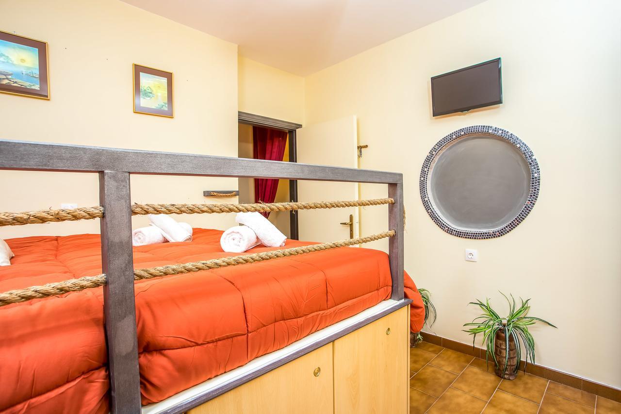 Takis Hotel Apartments イアリソス エクステリア 写真