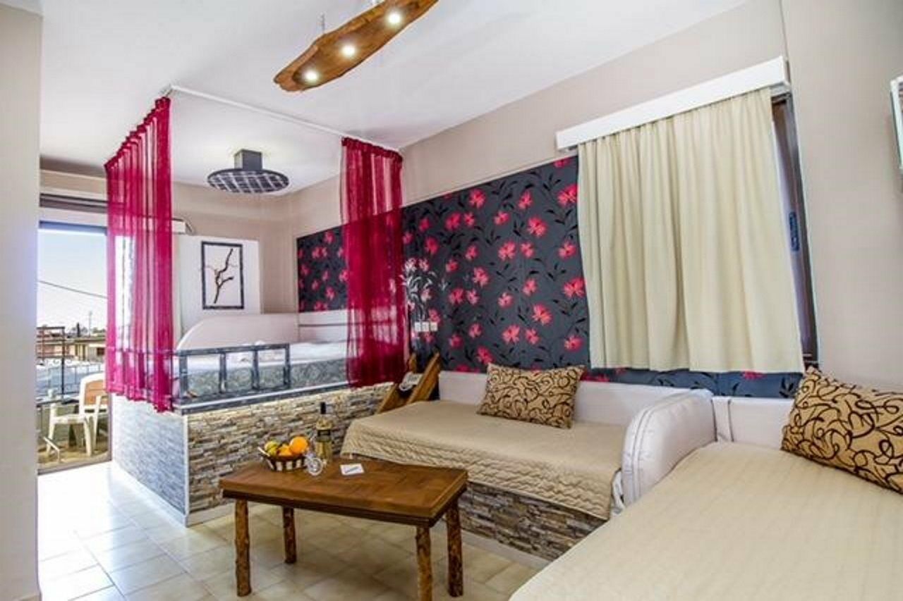 Takis Hotel Apartments イアリソス エクステリア 写真